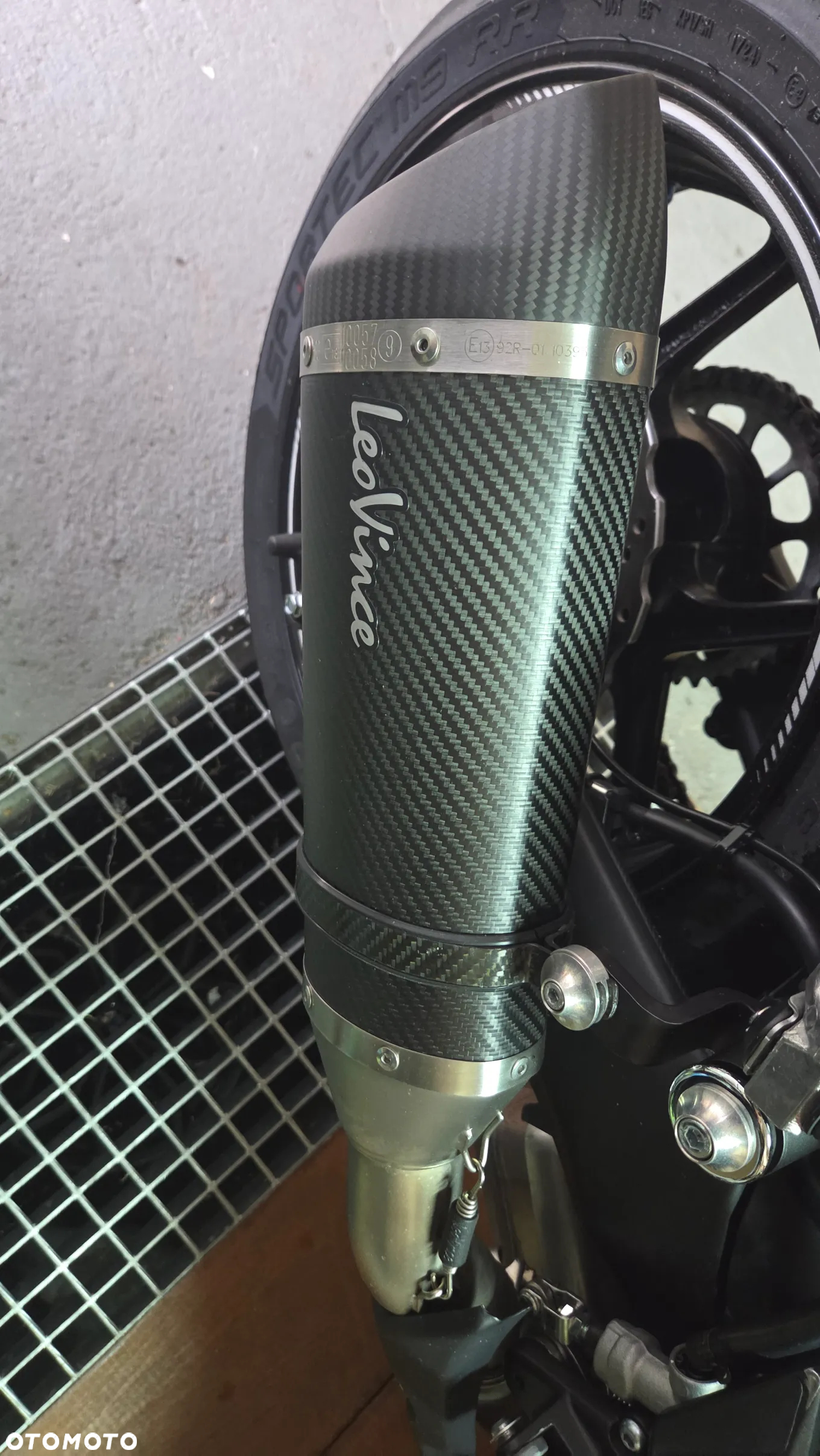 Kawasaki Ninja 1000 SX - 13
