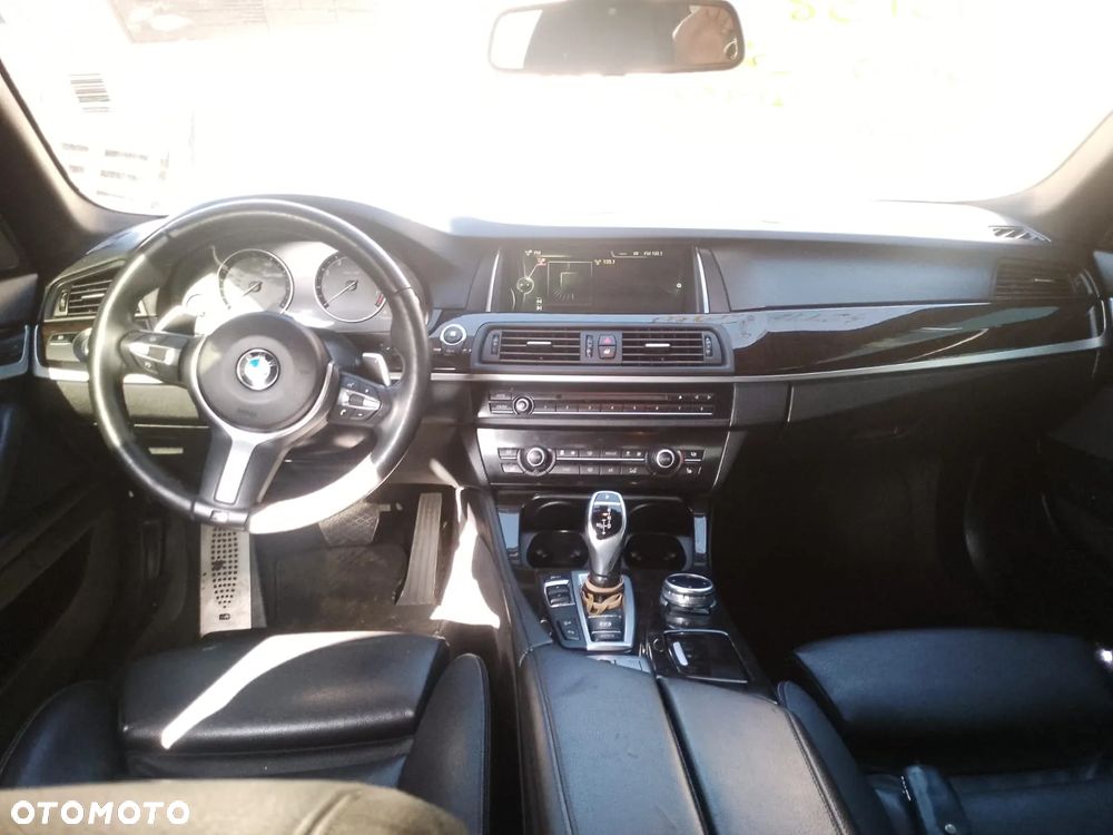 BMW Seria 5 550i xDrive - 19