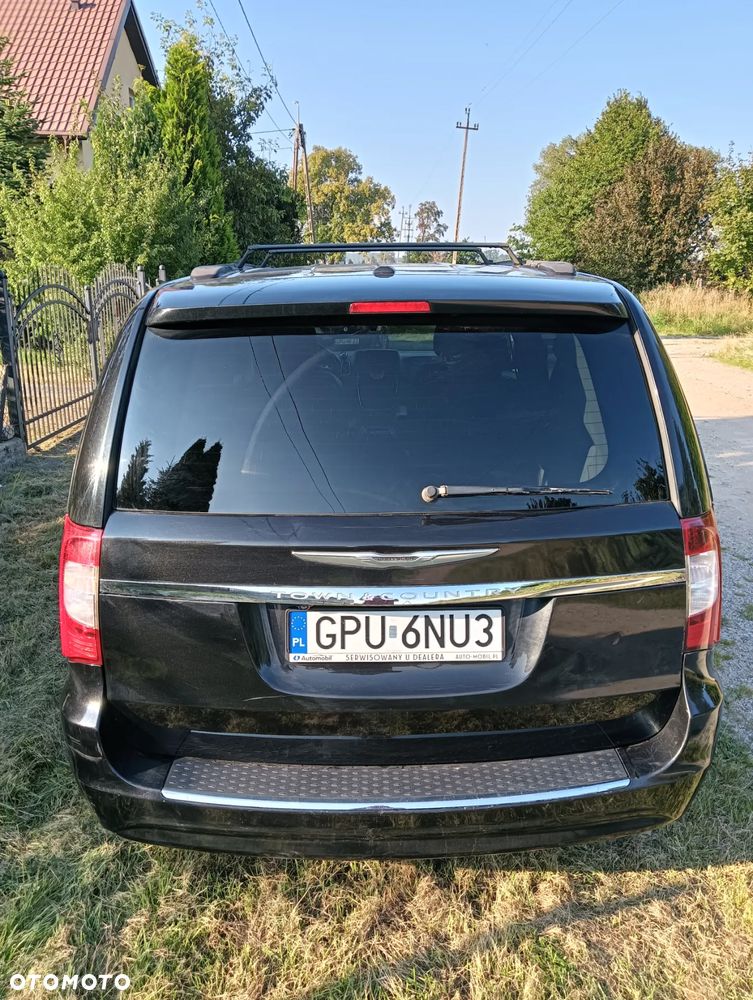 Chrysler Town & Country - 2