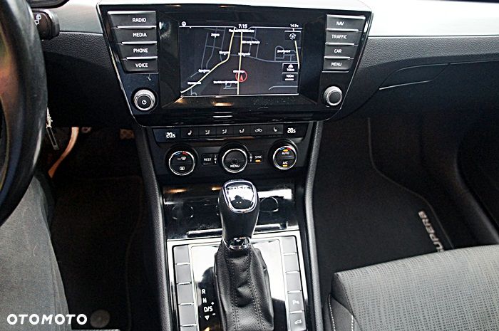 Skoda Superb 2.0 TDI DSG Sportline - 7