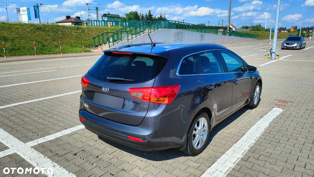 Kia Ceed - 32