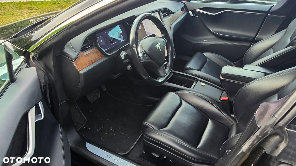 Tesla Model S - 11