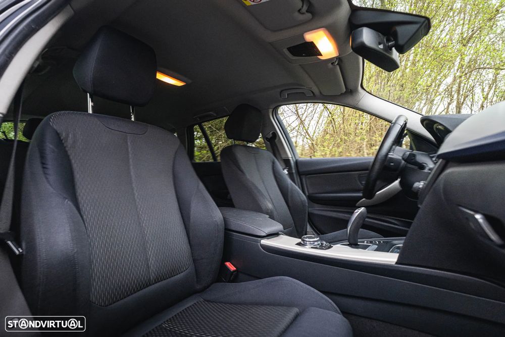 BMW 320 d Navigation Auto - 32