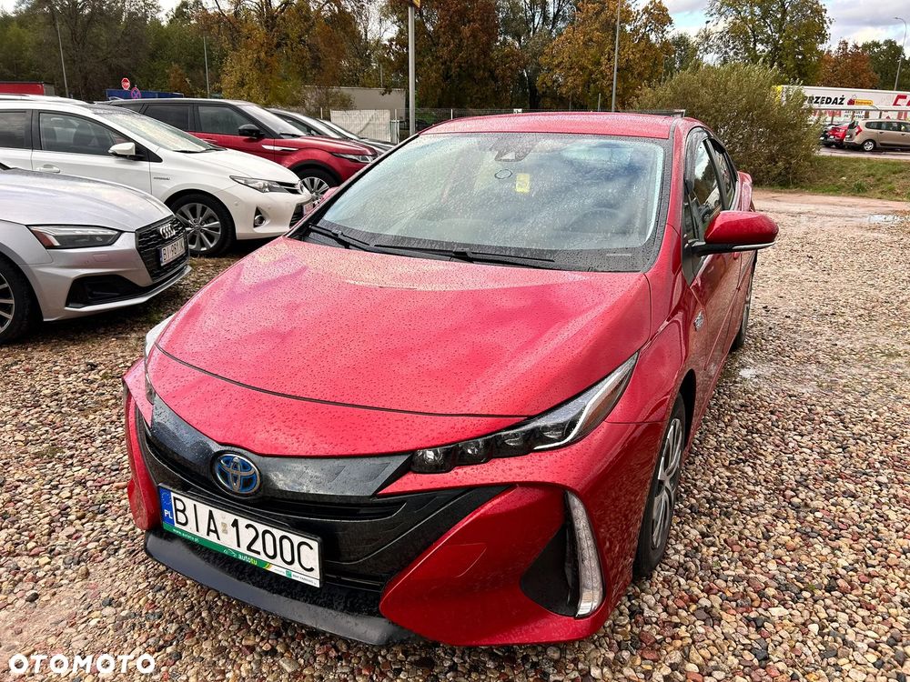 Toyota Prius Plug-in Hybrid - 10