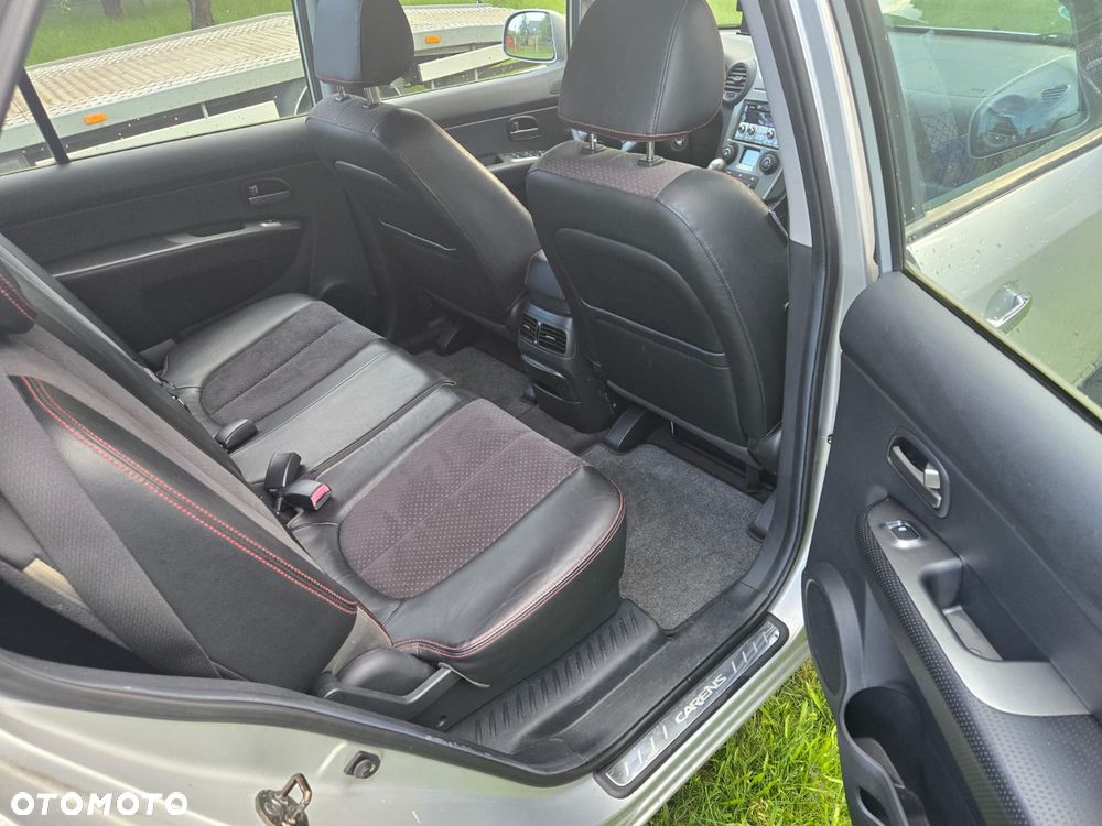 Kia Carens - 8