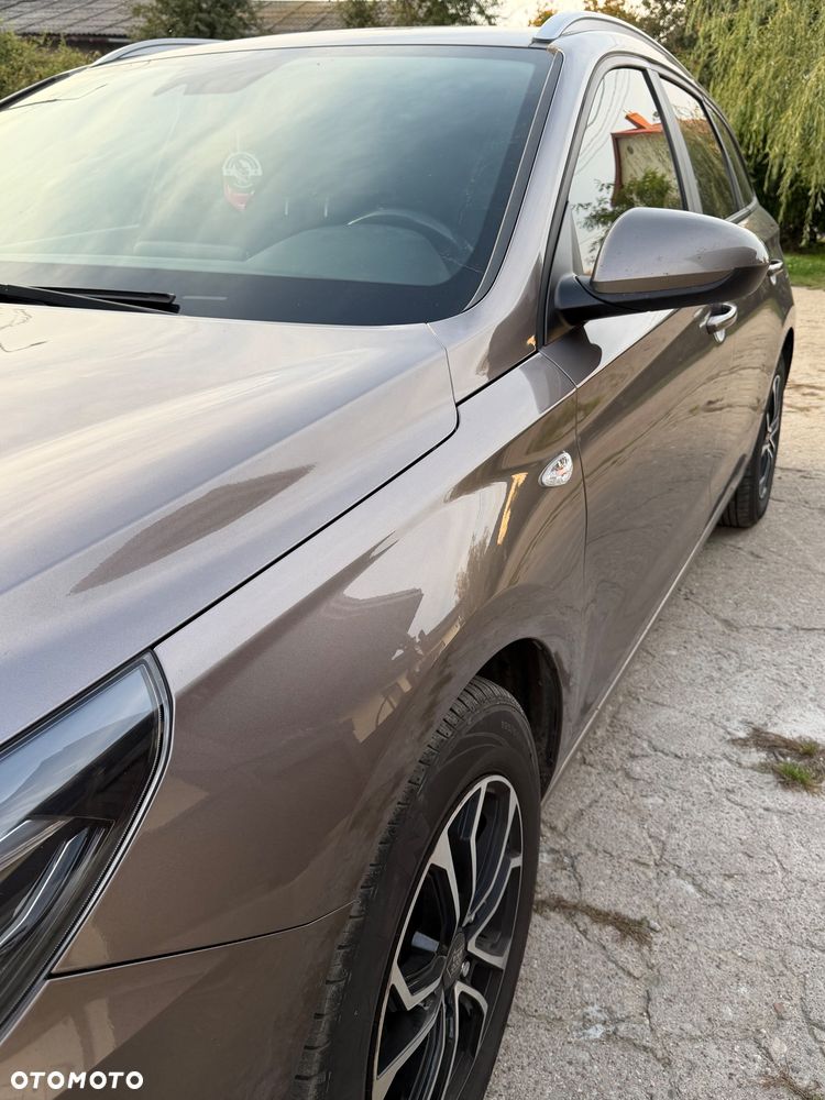 Hyundai i30 1.6 D Classic + - 8