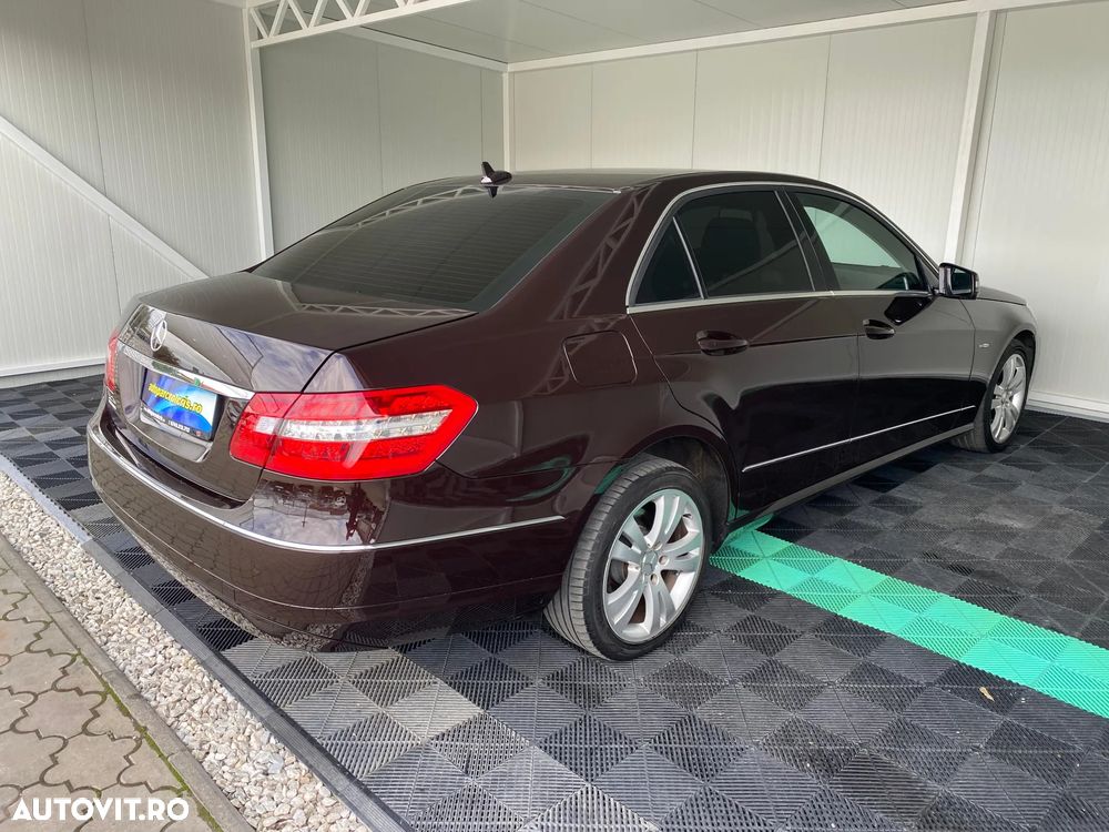 Mercedes-Benz E - 12