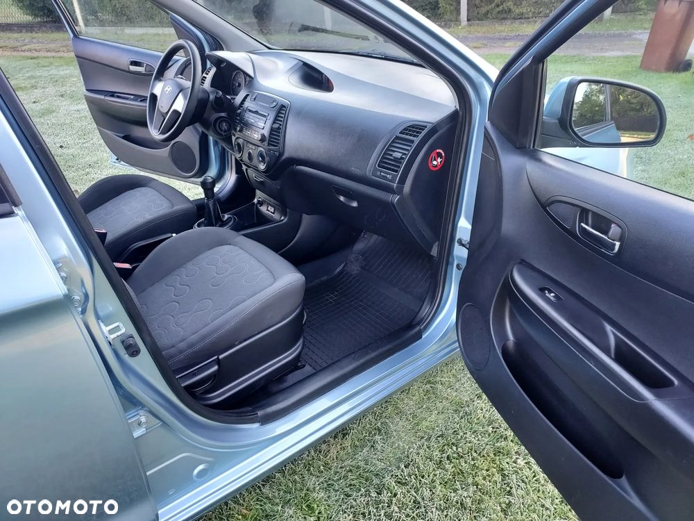 Hyundai i20 1.2 Classic + - 29