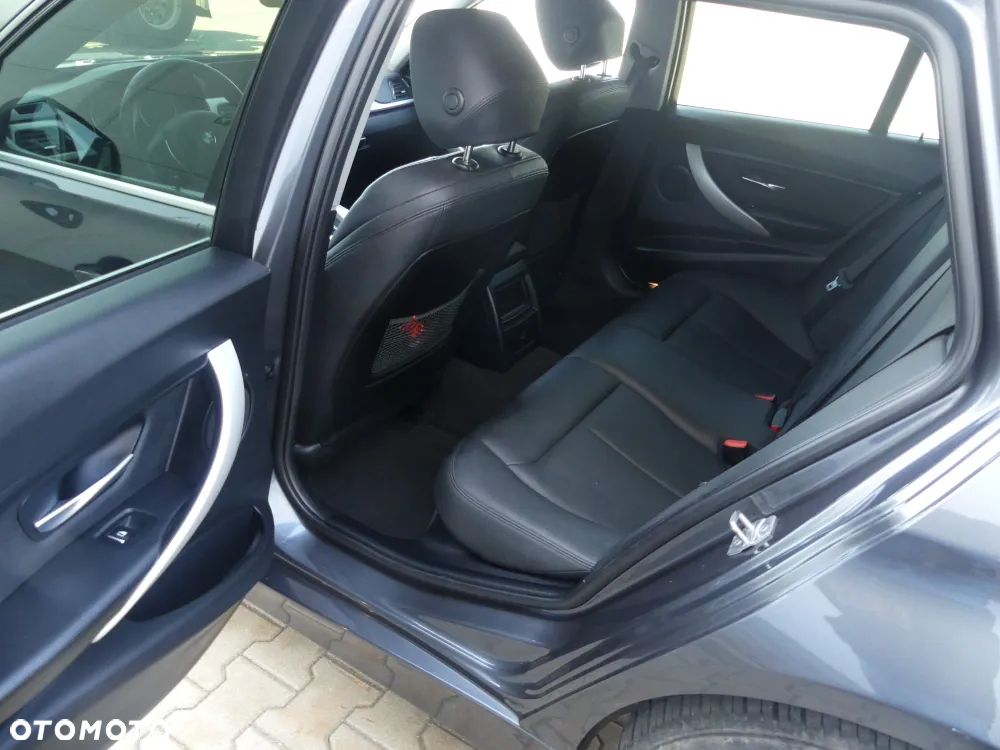 BMW Seria 3 318d Touring - 8