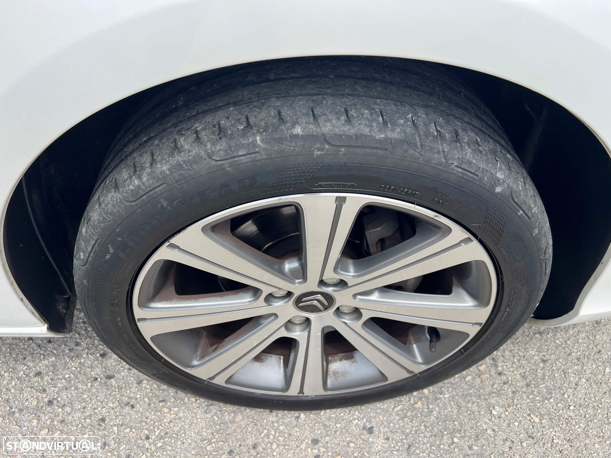Citroën C4 1.6 BlueHDi Shine - 26