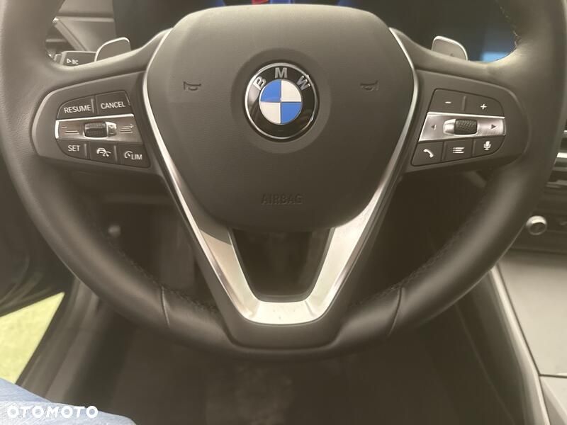 BMW Seria 3 320i sport - 13