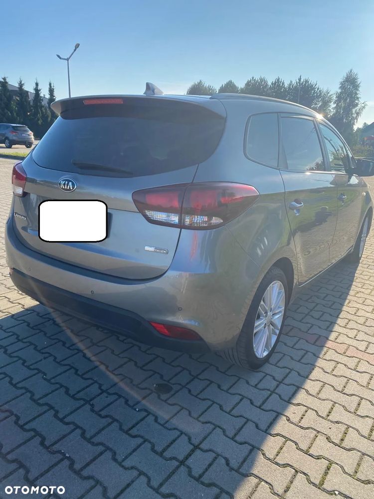 Kia Carens - 10