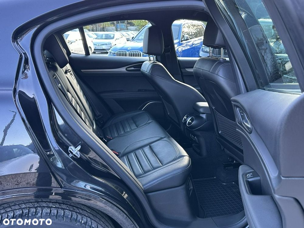 Alfa Romeo Stelvio 2.0 Turbo Veloce Q4 - 19