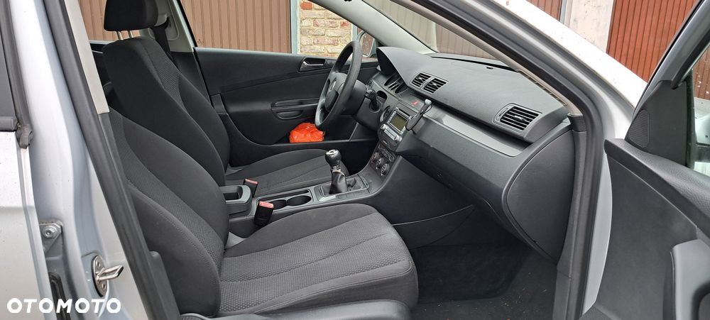 Volkswagen Passat 1.6 FSI Comfortline - 7