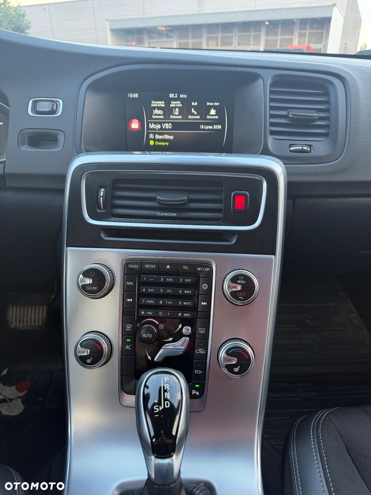 Volvo V60 D4 Geartronic Summum - 18