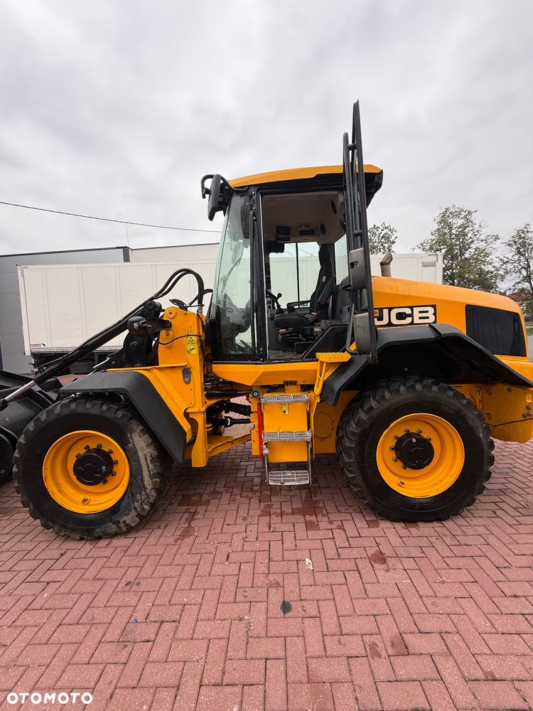 JCB 411 HT T4F