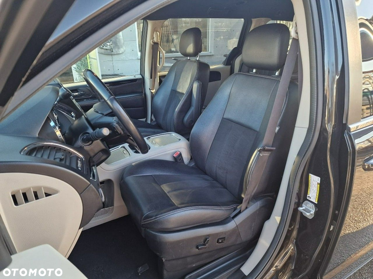 Dodge Grand Caravan - 6