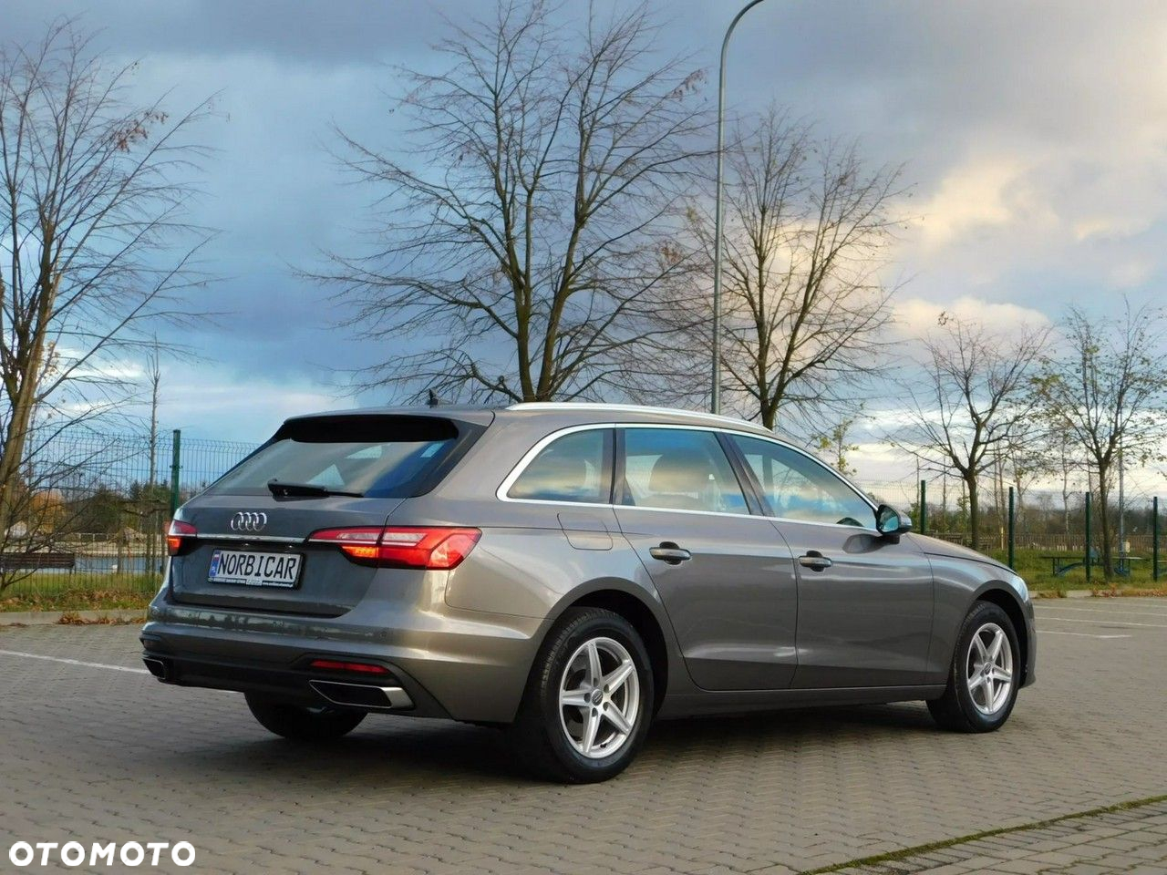 Audi A4 2.0 TDI Design - 23