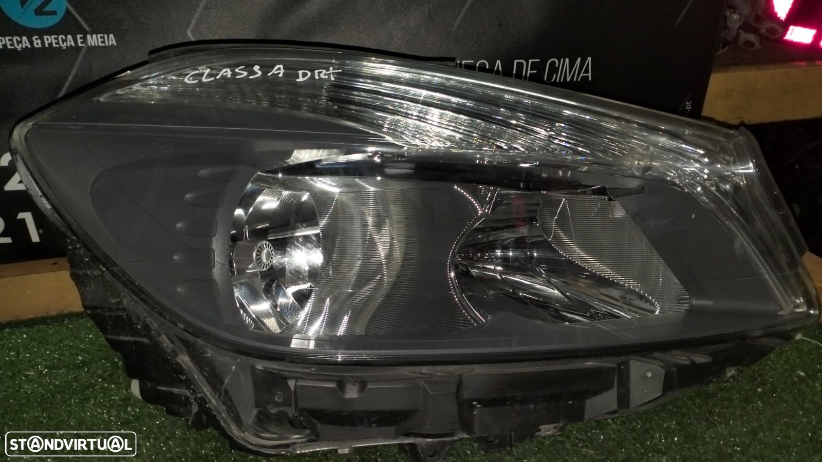 Farol frente direito Mercedes Class A de 2015 - 1