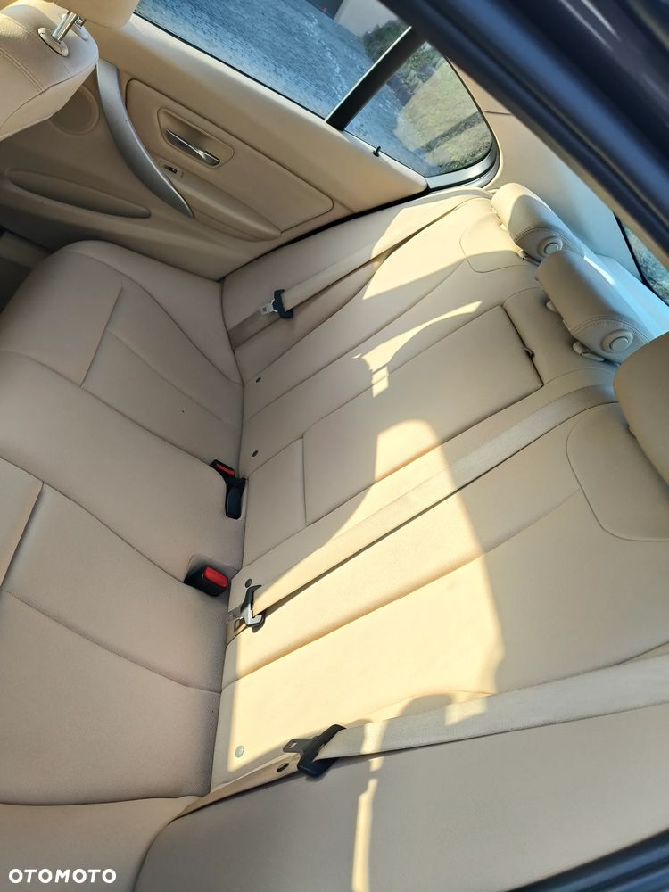 BMW Seria 3 316d - 14