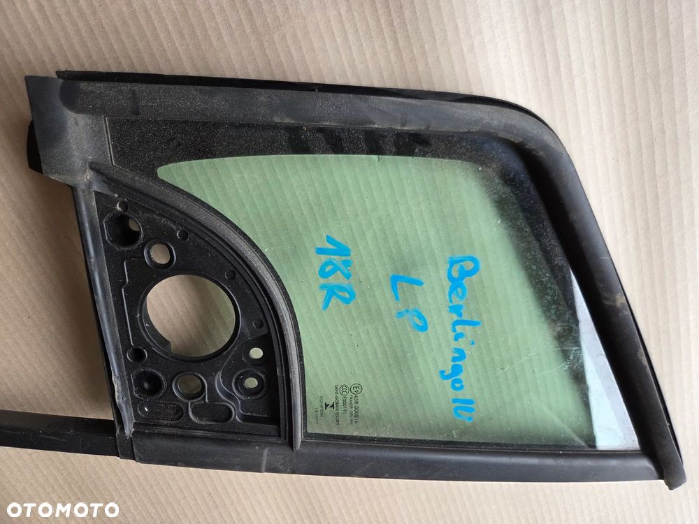 Szyba drzwi lewych przednich przód trójkąt Citroen Berlingo IV - 3