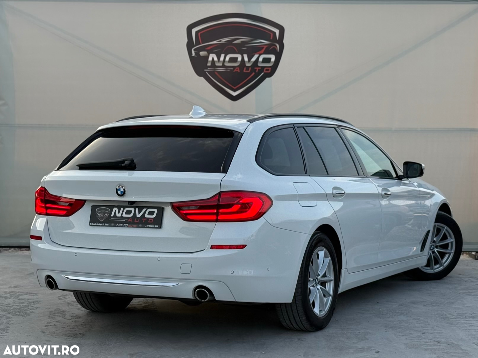 BMW Seria 5 520d Touring Aut. Luxury Line - 4