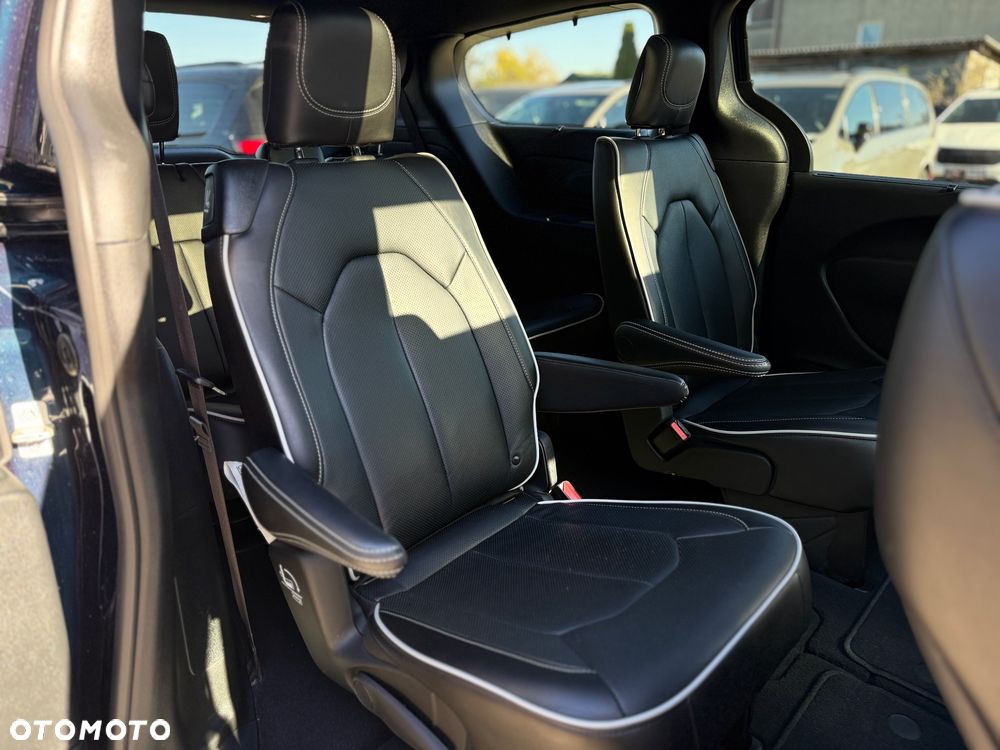 Chrysler Pacifica - 12
