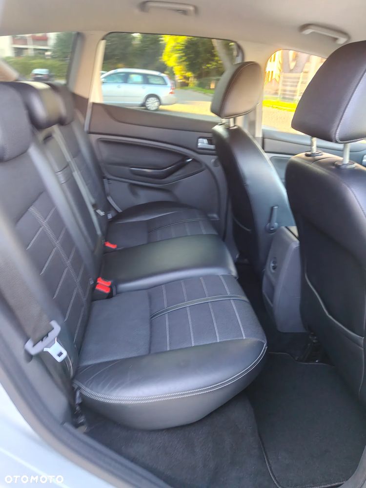 Ford Kuga - 12