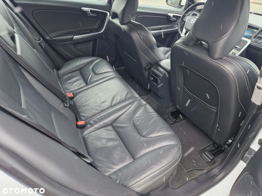 Volvo V60 D6 AWD Plug-in Hybrid Summum - 18