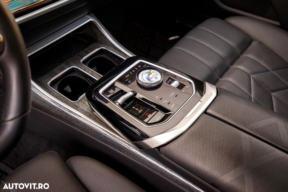 BMW Seria 7 740d xDrive MHEV - 27