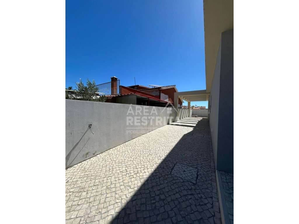 Moradia geminada T3 em construção, Fernão Ferro, Seixal. - Grande imagem: 4/42
