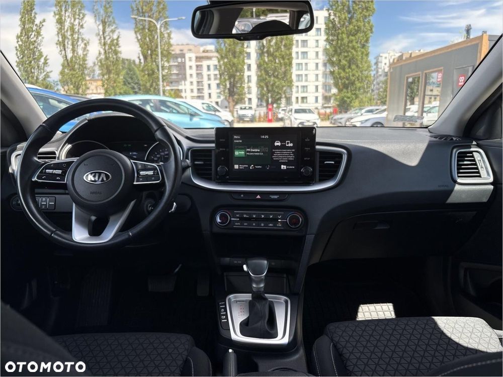 Kia Ceed 1.5 T-GDI M DCT - 11