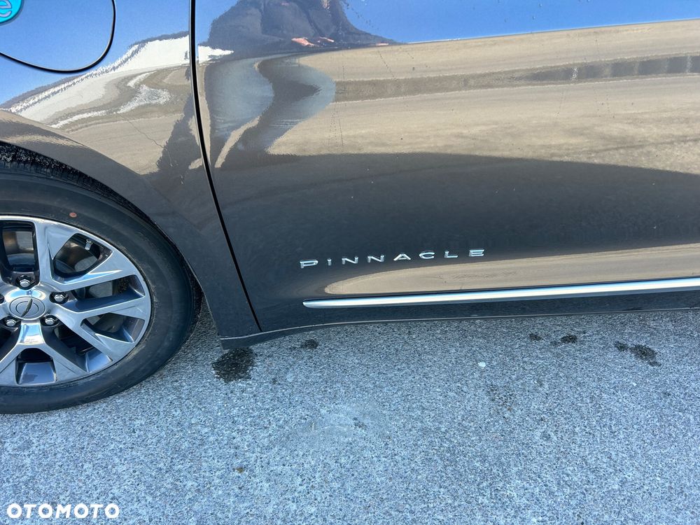 Chrysler Pacifica - 26