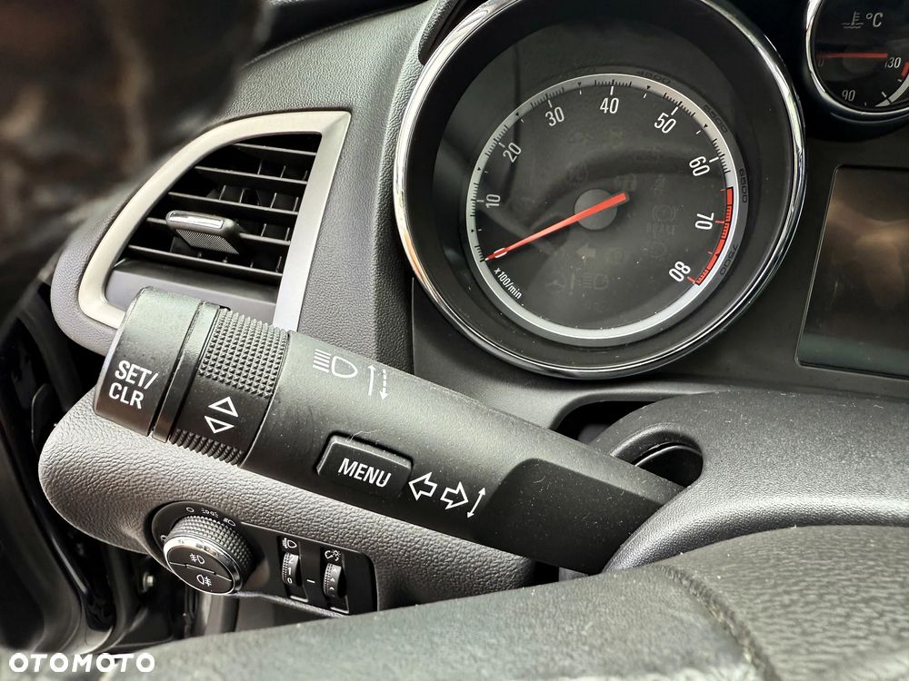 Opel Astra 1.4 Turbo Color Edition - 28