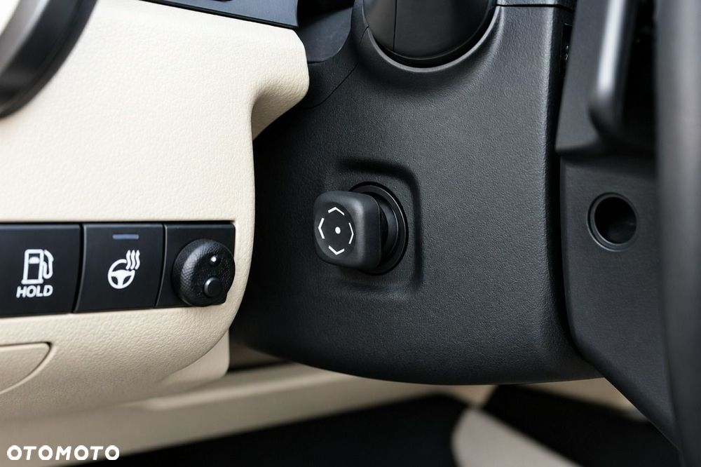 Toyota Camry 2.5 Hybrid Executive CVT - 26