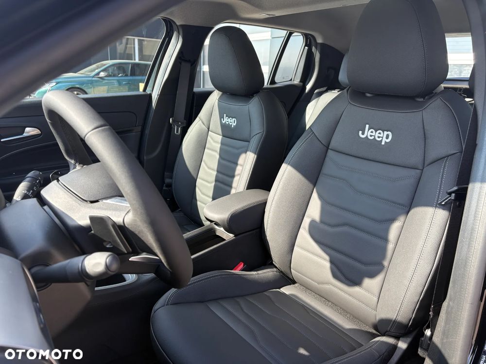 Jeep Avenger 1.2 T3 mHEV Altitude FWD eDCT6 - 11