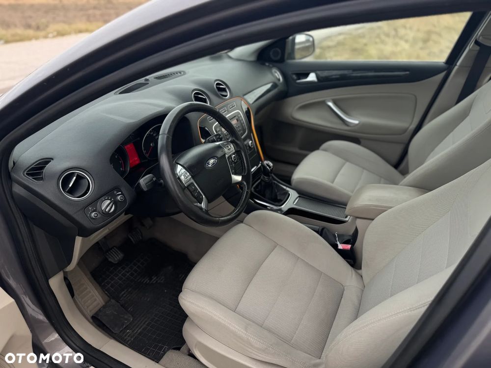 Ford Mondeo 2.0 FF Trend - 12
