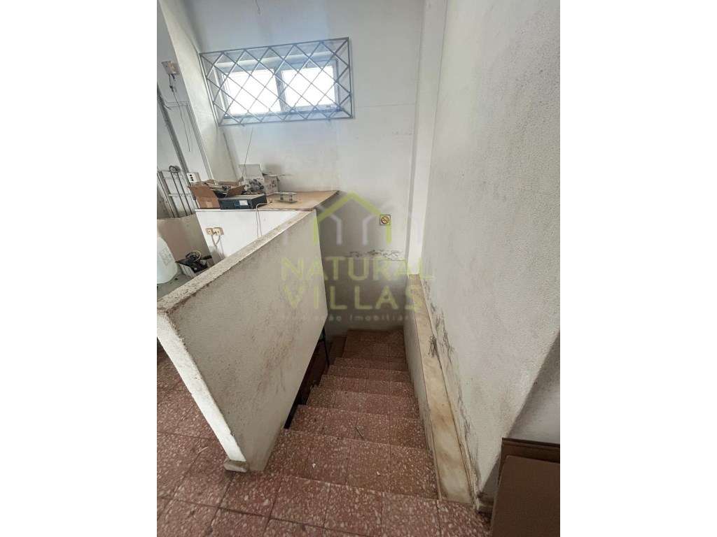 Espaço Comercial com Cave Próxima ao Cento de Loulé - Grande imagem: 5/8
