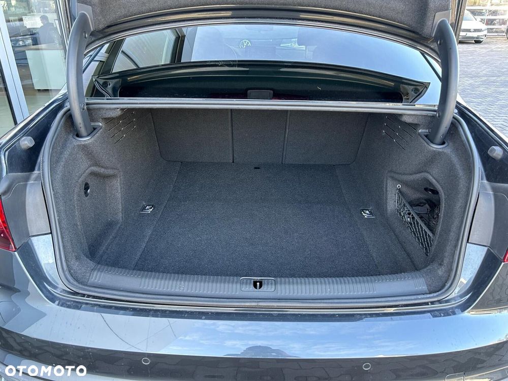 Audi A4 Limousine - 10
