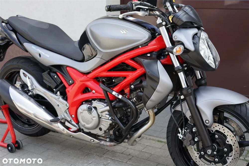 Suzuki Gladius - 12