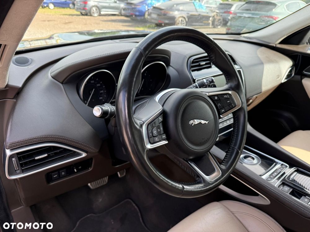 Jaguar F-Pace - 13