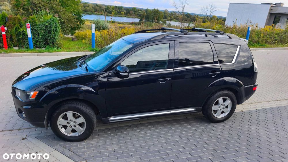 Mitsubishi Outlander 2012 photo 2