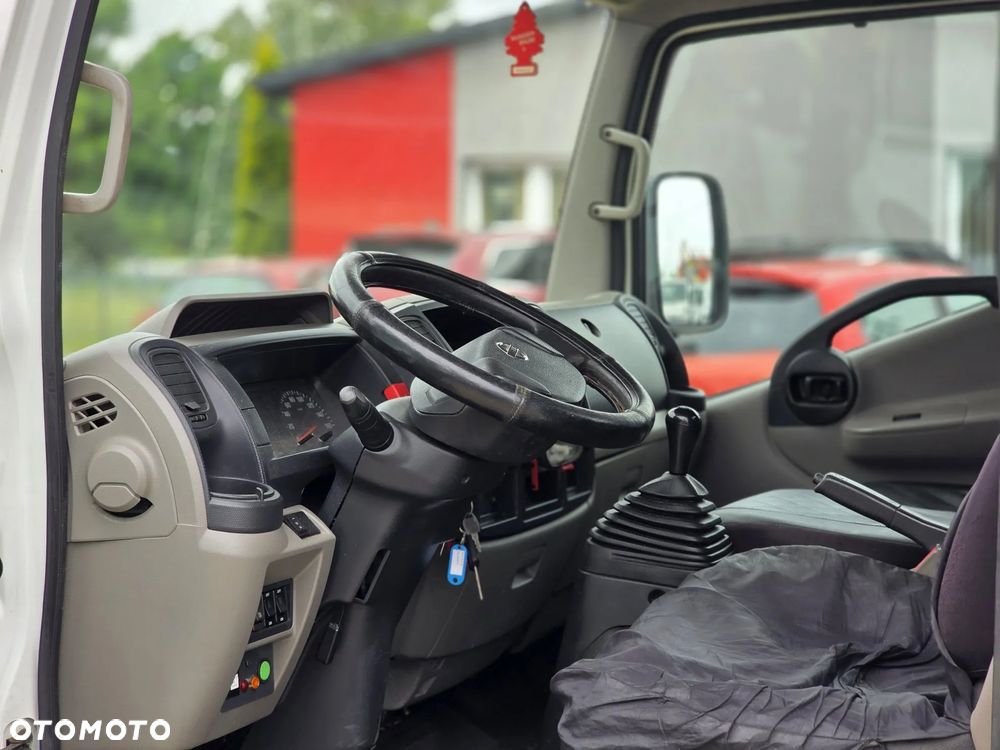 Nissan Cabstar / Multitel HX195 - 7
