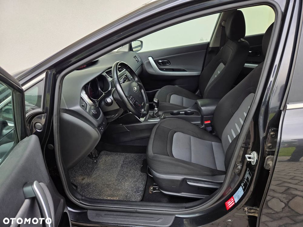 Kia Ceed - 8
