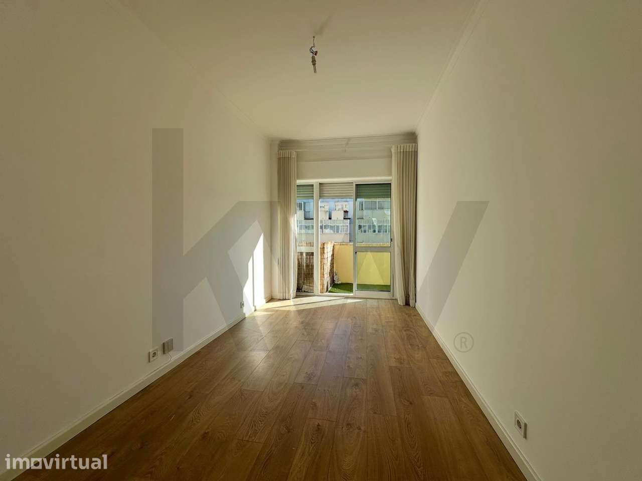 Apartamento T2 , remodelado com  varanda  e muita luz natural. - Grande imagem: 3/31
