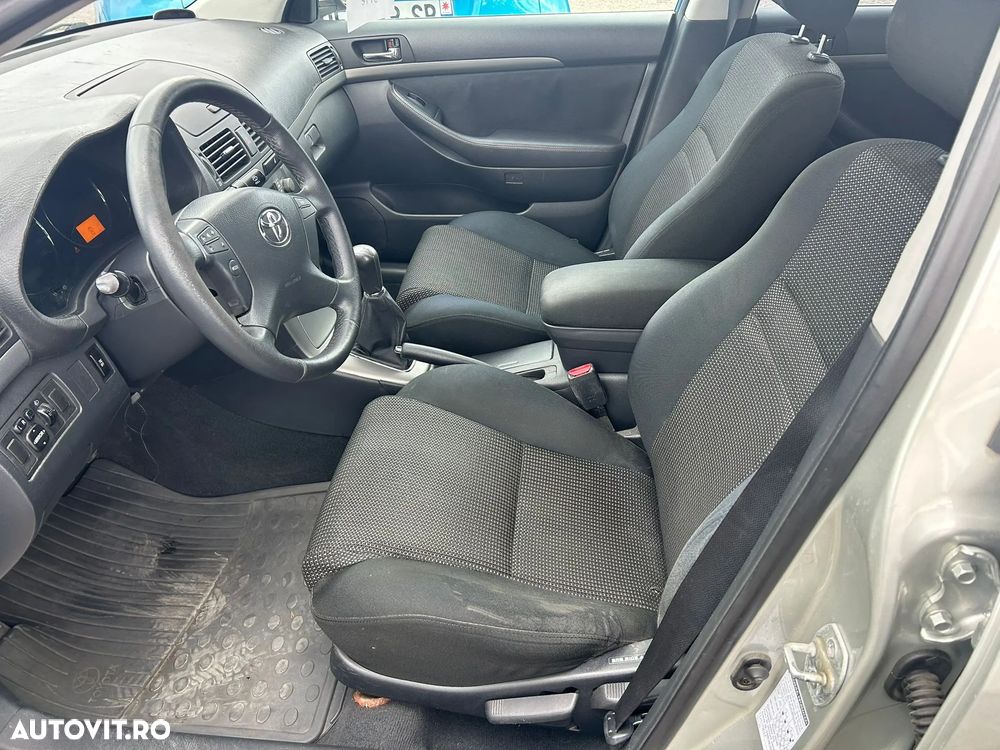 Toyota Avensis 1.8 Executiv - 4
