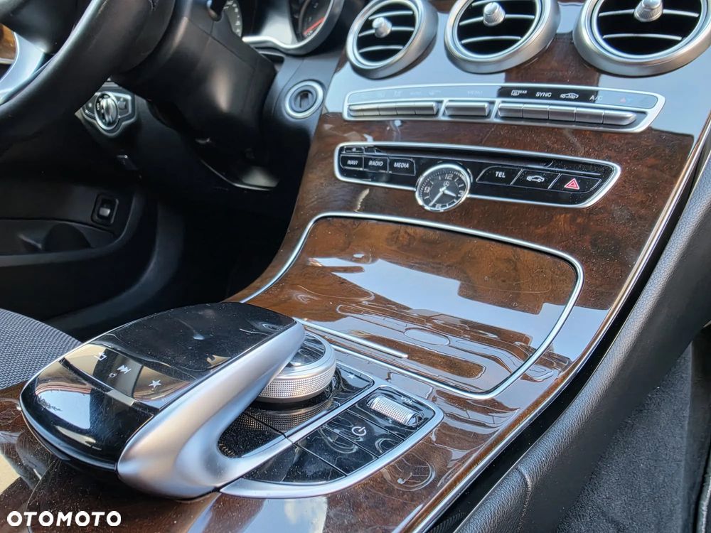 Mercedes-Benz Klasa C 200 4-Matic 7G-TRONIC - 22