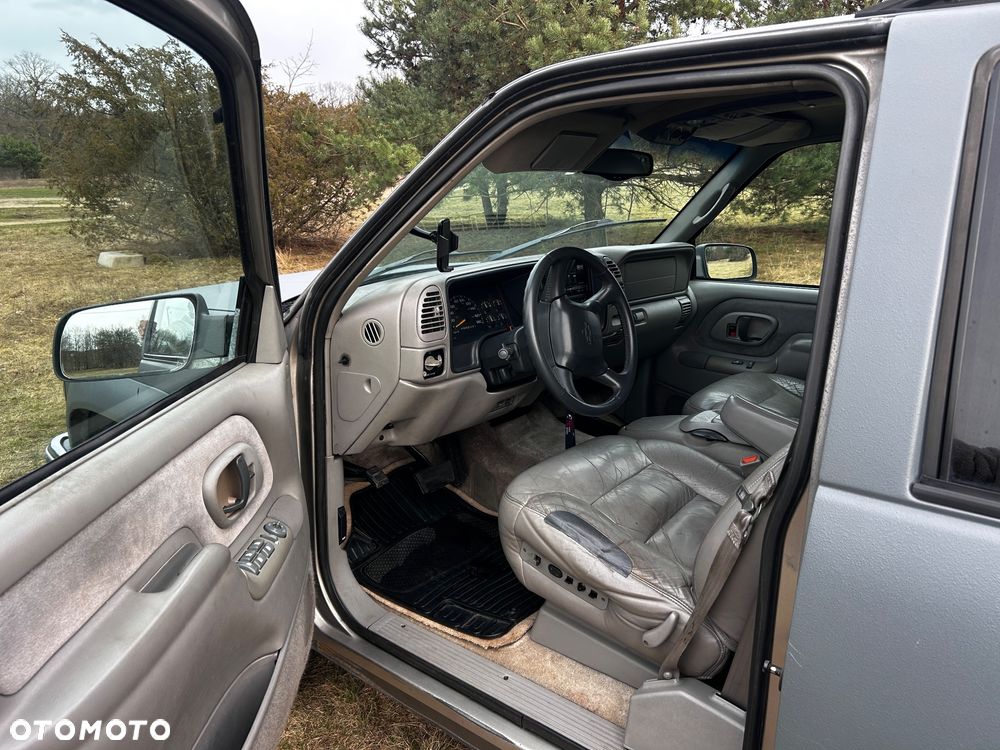 Chevrolet Suburban - 16