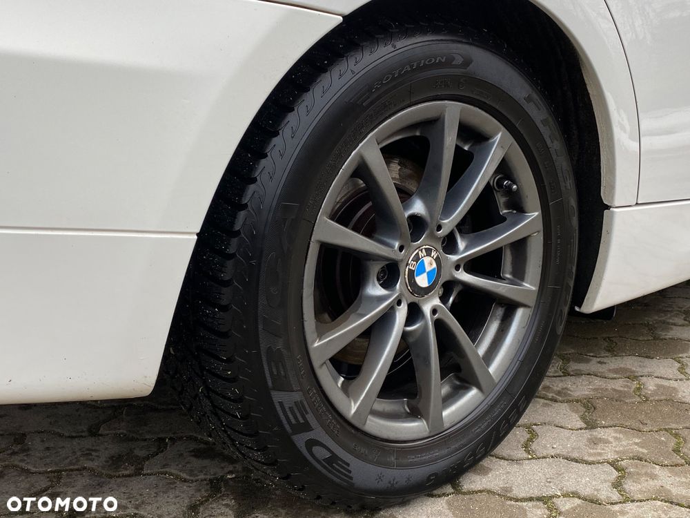BMW Seria 3 318d - 14