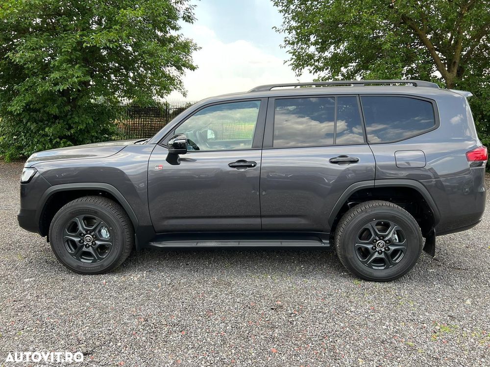 Toyota Land Cruiser 300 - 2